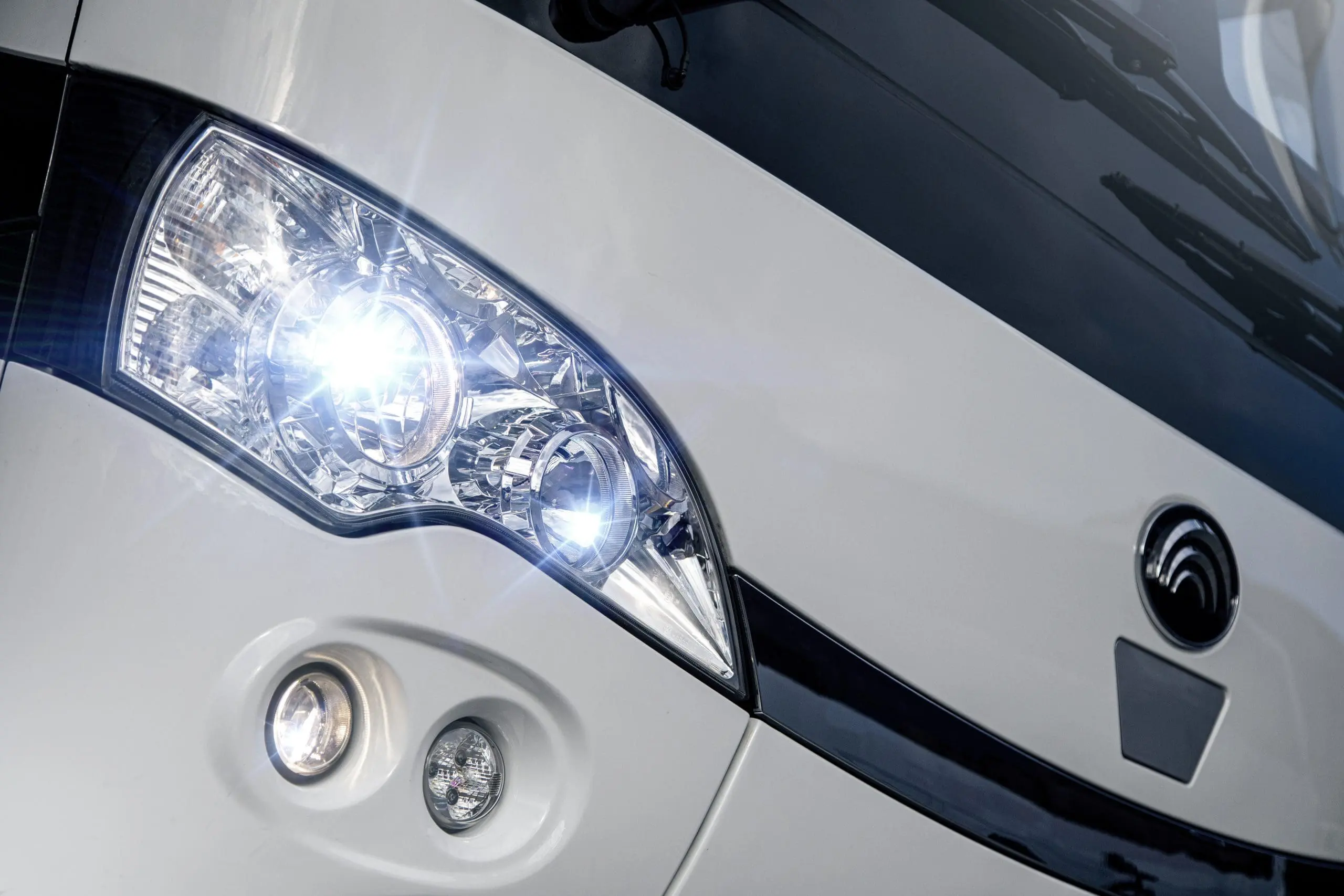 TC9 midi coach headlight detail