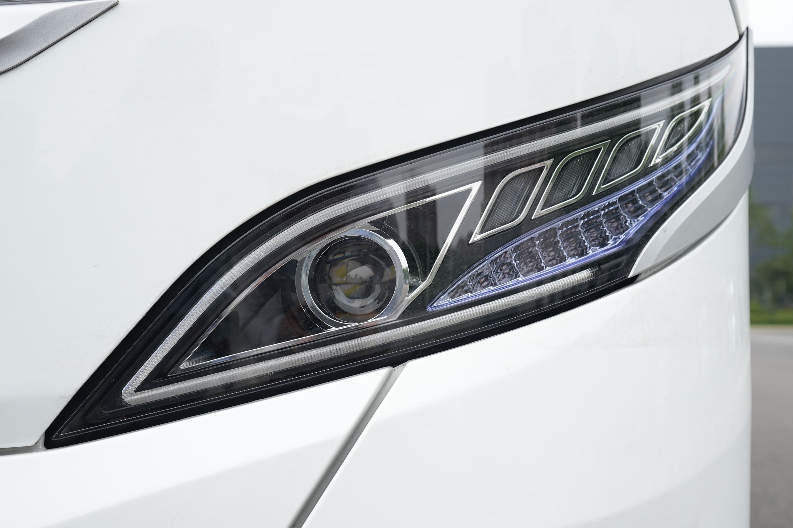 GT14 headlight